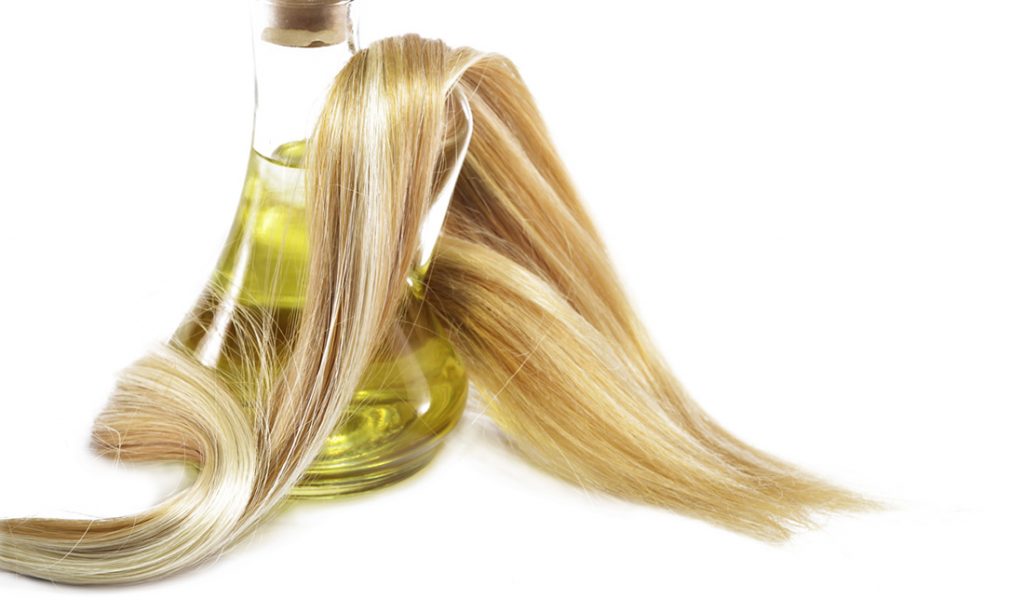 Cos’è il trattamento con olio per capelli e come eseguirlo
